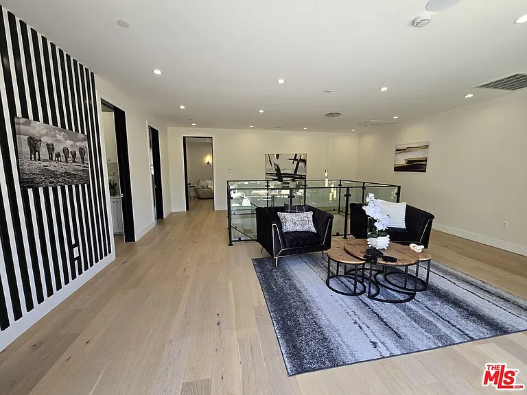5012 Enfield Ave — Photo 28