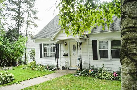 3rd image of 3012 Hall St