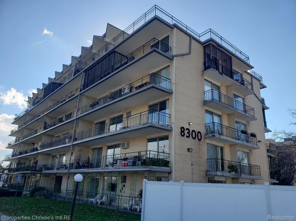 8300 W Jefferson Unit 504, Detroit, MI 48214