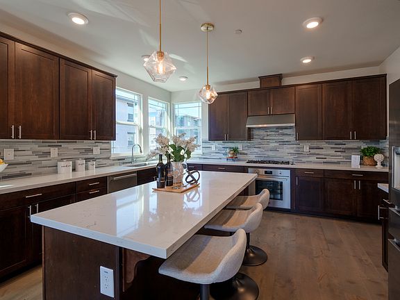 4th image of 885 De Guigne Dr Unit 1