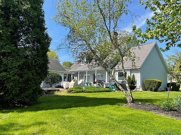 2nd image of 1927 Canterbury Ln