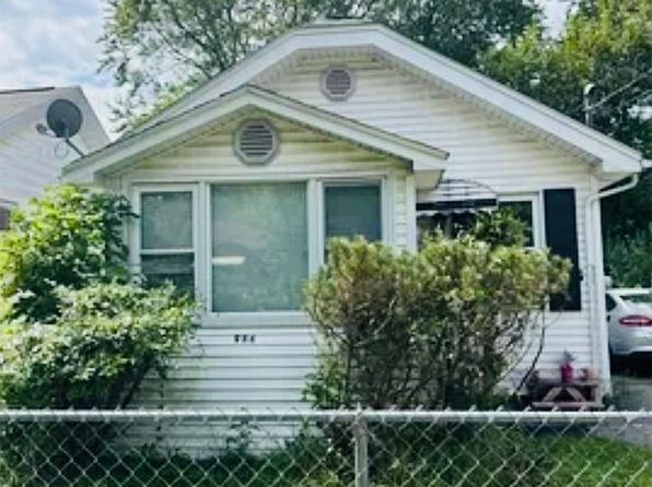 988 Barney Ave