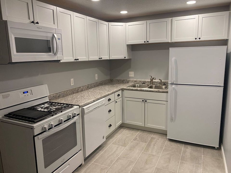 1st image of 3359 Heatherton Dr APT 2
