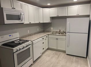 3359 Heatherton Dr APT 2, Davenport, IA 52804