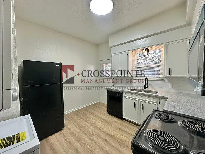 403 E Noble St #403 — Photo 6