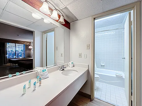 Floor plan Double Room - Non-Smoking