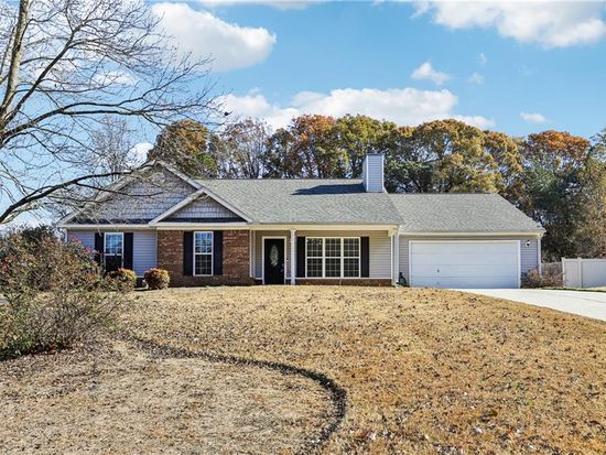 809 Custom Ln, Winder, GA 30680