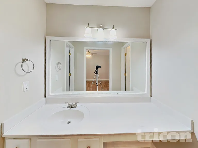 701 Avondale Dr — Photo 7