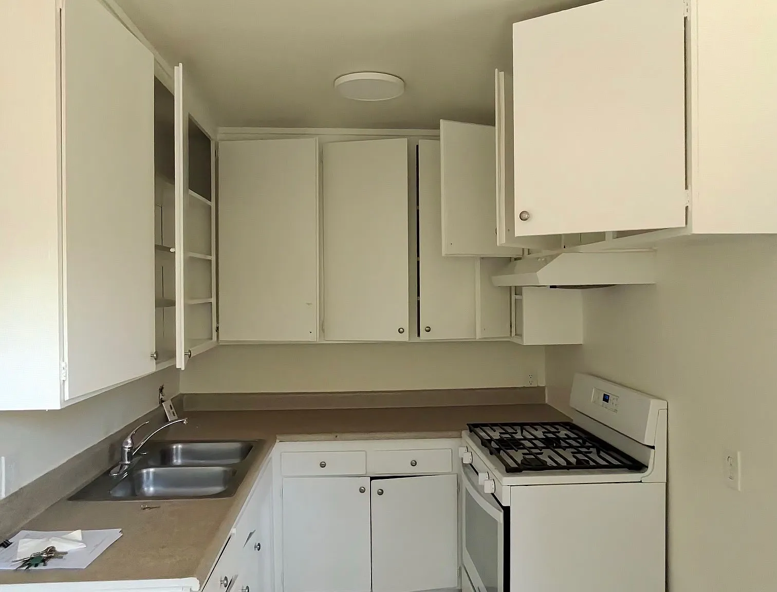 1 bed, 600 sqft, $1,800 — Photo 2