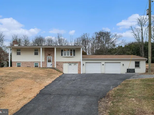 21 Briardale Rd, Dauphin, PA 17018