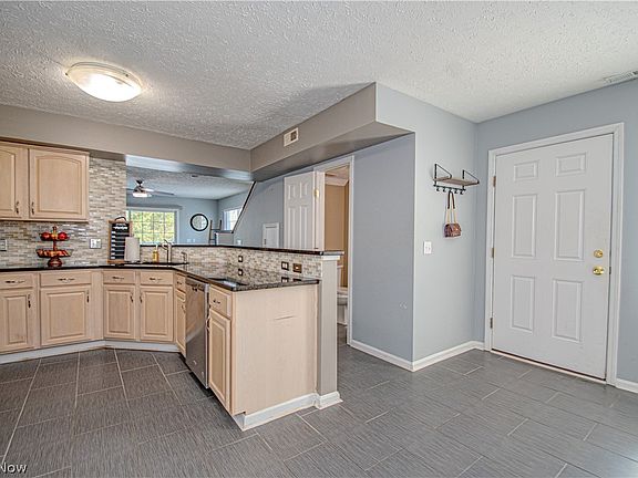 5th image of 6759 Quarrystone Ln