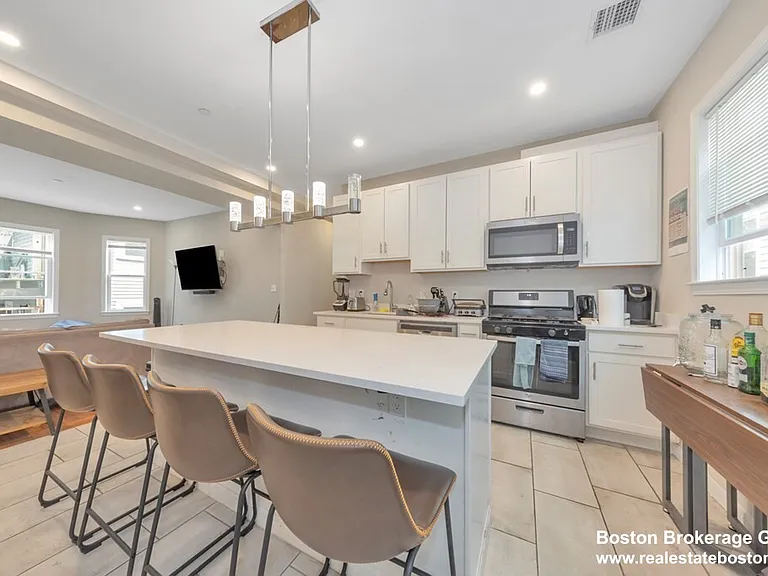 228 Calumet St #2 — Photo 4