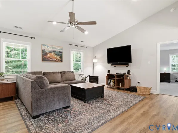 4939 Shannon Hill Rd, Kents Store, VA 23084