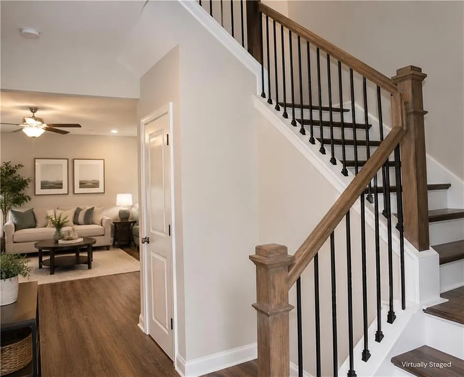 4 bed, 3.0 bath, 2750 sqft, $2,600 — Photo 3