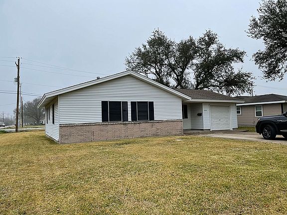4th image of 2820 Avenue M