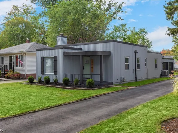 470 Kenilworth Rd, Bay Village, OH 44140