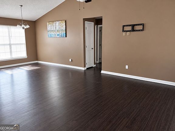5th image of 245 Bradford Rd