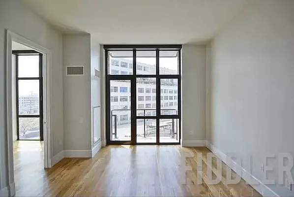 Rented by The KCI Group | media 21