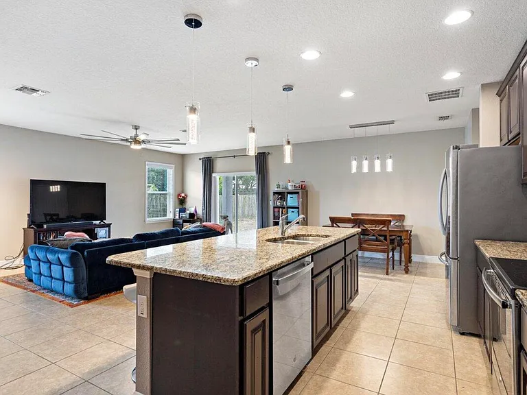 3650 SW Rivera St — Photo 5