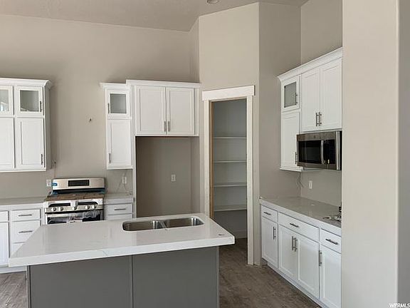 4th image of 804 N Sunrise Ct