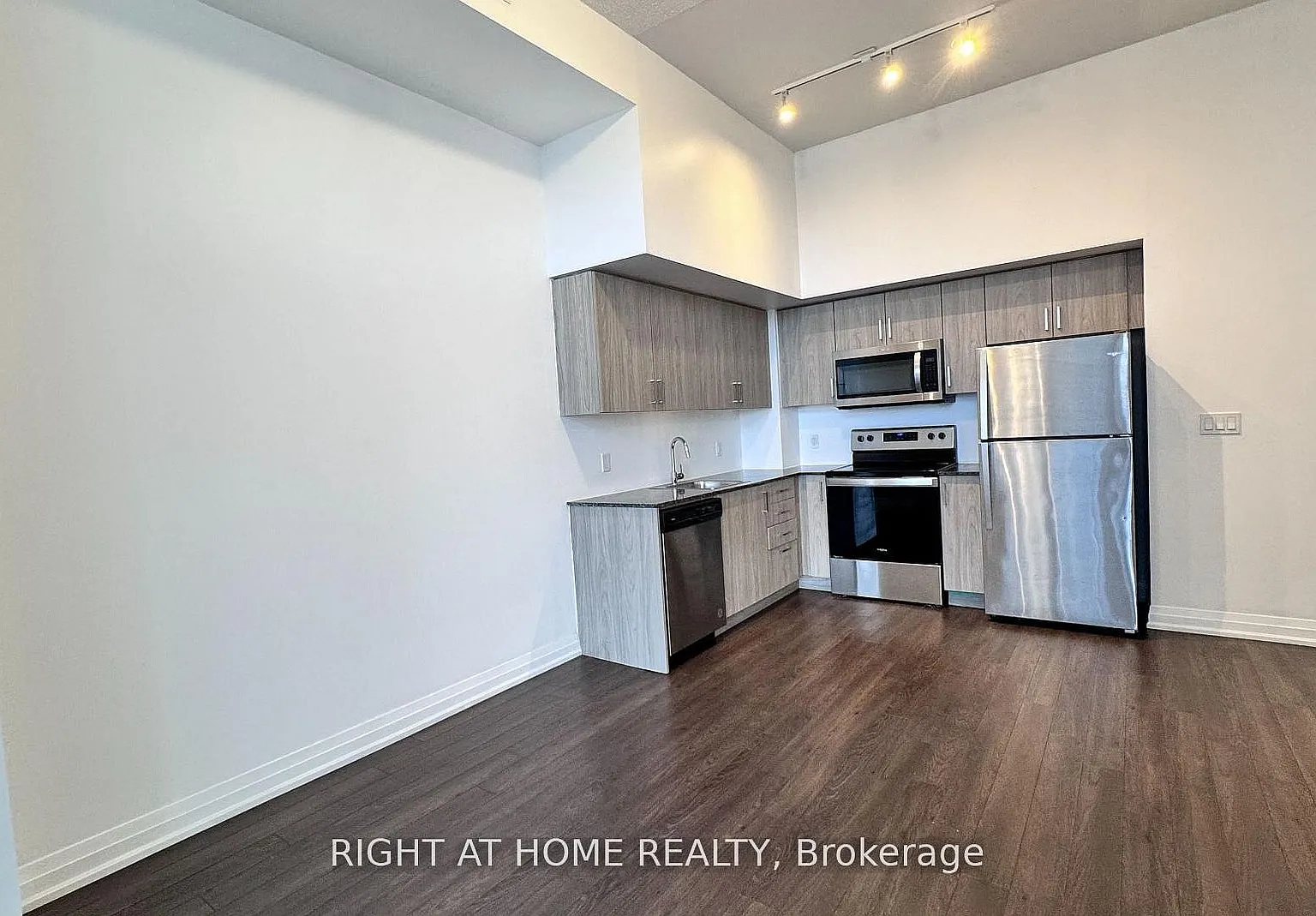2 bed, $2,050 — Photo 4