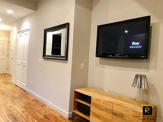 Rented by R New York | media 25