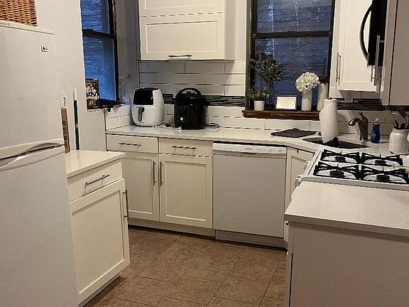3rd image of 103 W 80th St APT 2A
