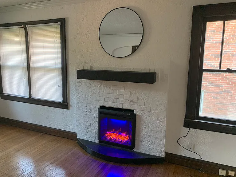 402 S Eagleson Ave — Photo 3