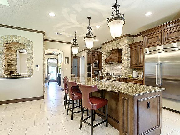 Gourmet kitchen with huge island, stainless steel appliances, butler's pantry, pot filler, 6 burner 