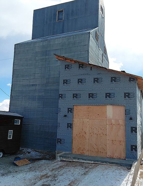 1st image of 120 Spruce Ave W