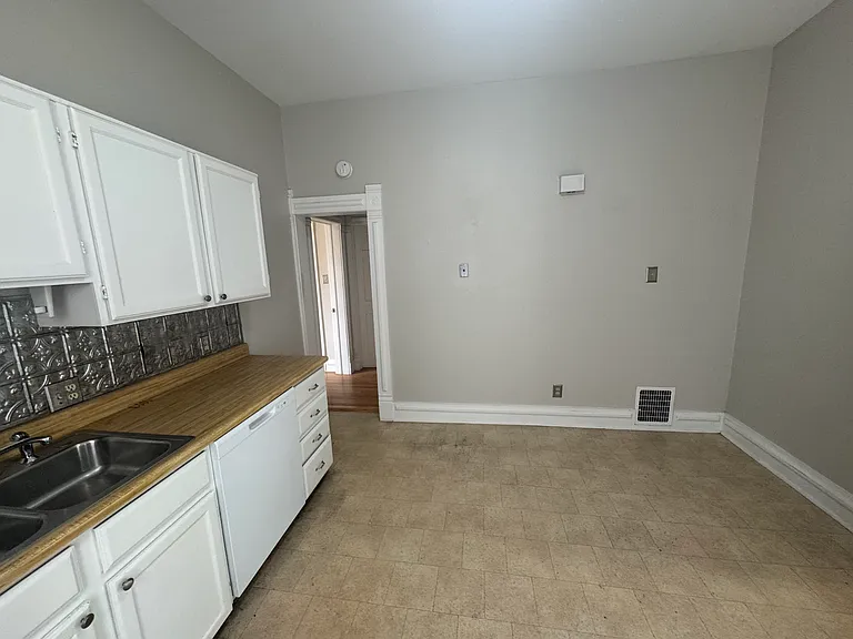 220 W 2nd Ave #1 — Photo 6