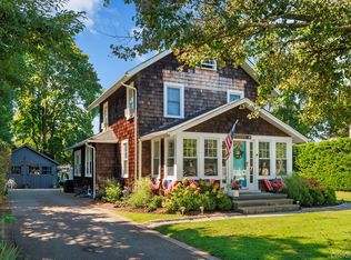16 Robbins Ave, Amityville, NY 11701