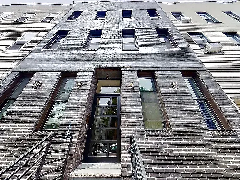 35 Schaefer St #3R — Photo 1