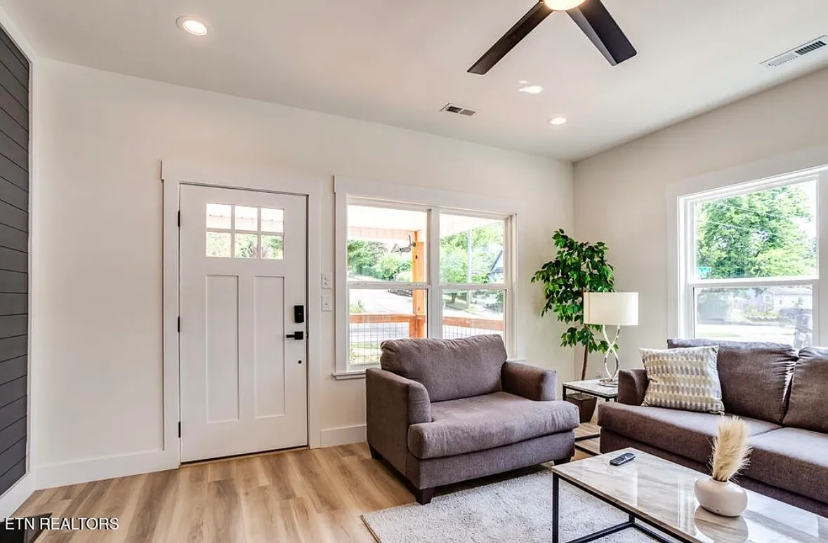 305 E Woodland Ave — Photo 4