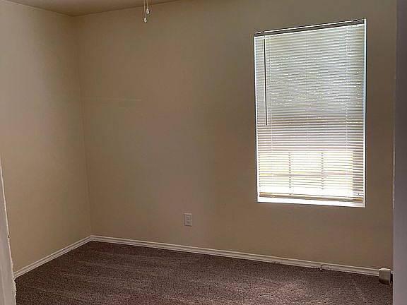 3rd image of 528 Wilcox Ave