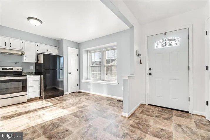 3 bed, 2.5 bath, 1220 sqft, $2,000 — Photo 2