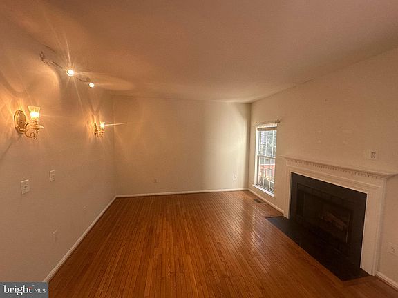 4th image of 7 Woodmont Ct