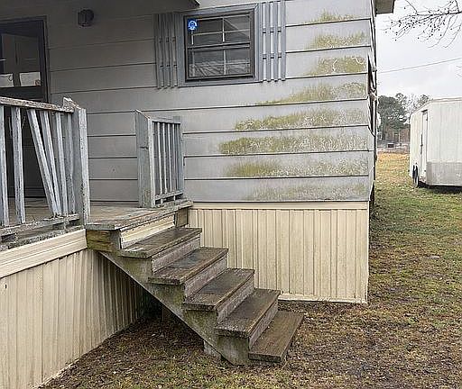 3rd image of 401 Woodview Rd