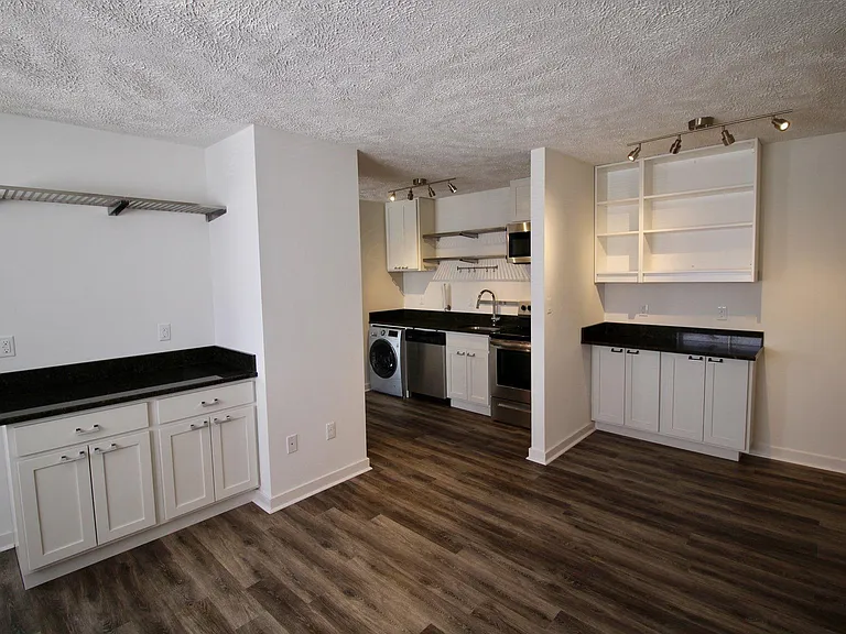 Silver Apartments — Photo 7
