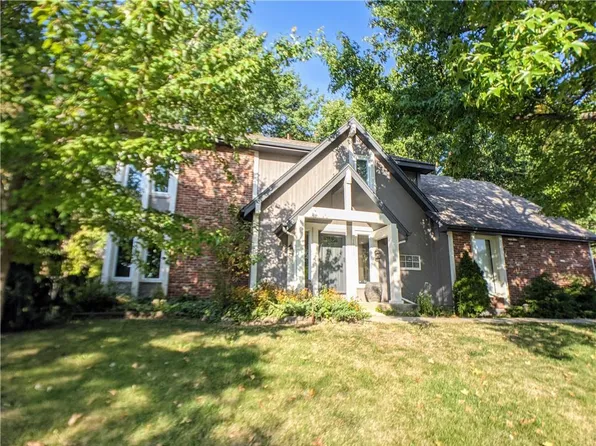 10122 Earnshaw St, Lenexa, KS 66215