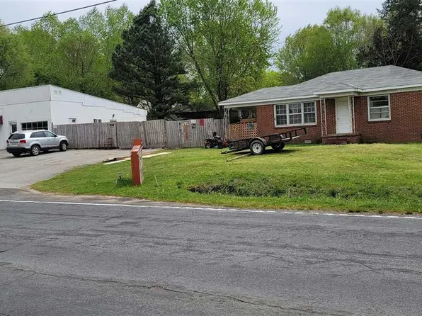 1740 E Main St, Atwood, TN 38220