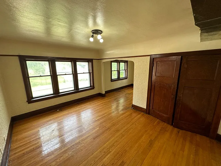 4720 N 37th St. (8 Unit) — Photo 5