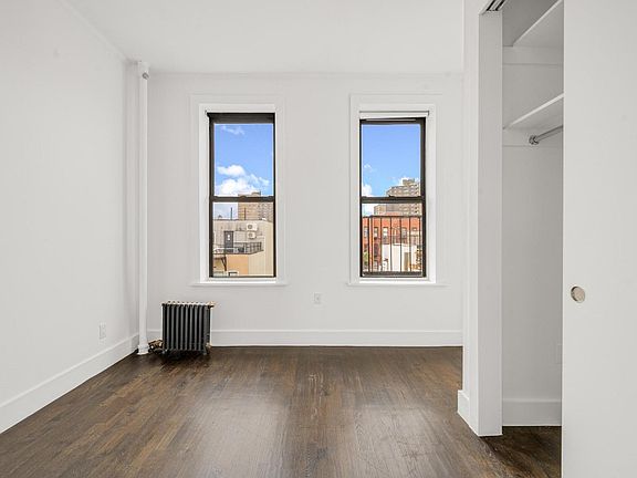 3rd image of 109 Saint Marks Pl APT 13