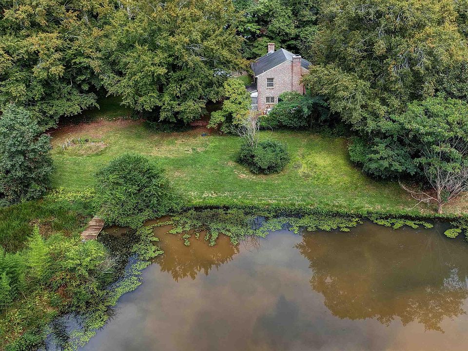 2nd image of 1366 Forest View Rd
