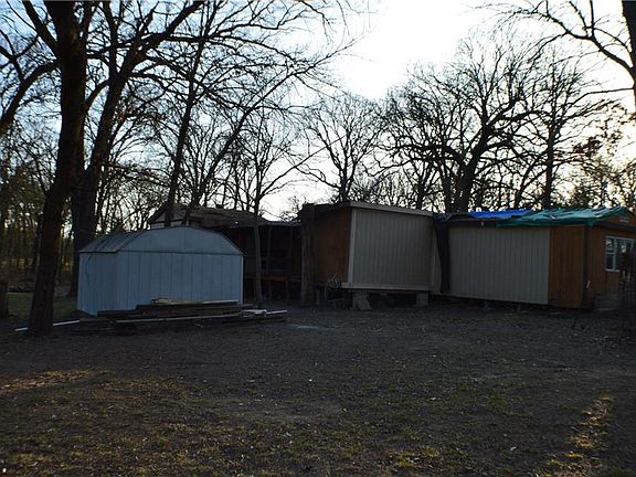 4th image of 1234 Twin Oak Ln
