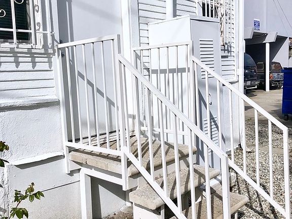 5th image of 934 Albany St #934