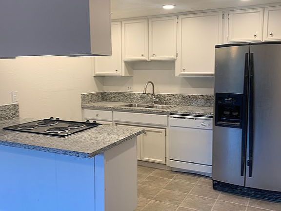 4th image of 2406 S Whitney Blvd