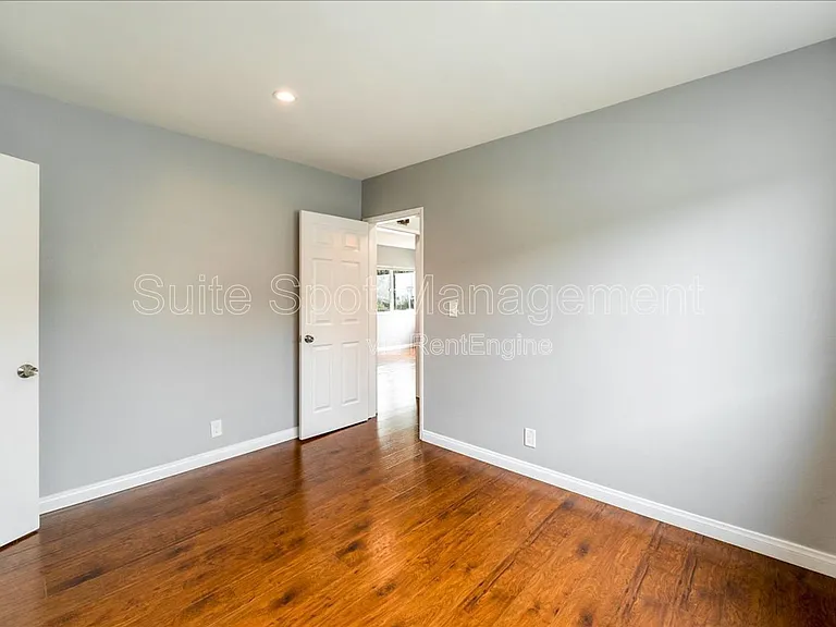 1711 Delaware Ave #5 — Photo 14