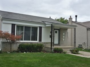 54 Park Dr, Clawson, MI 48017