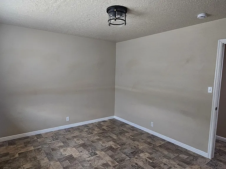 2318 E Claybourne Ave — Photo 17